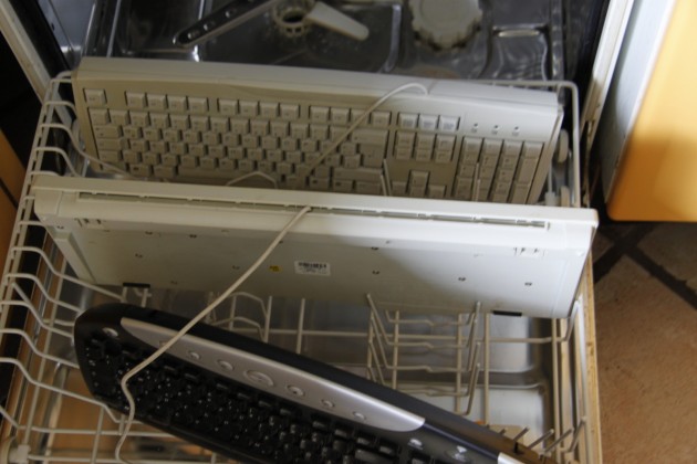 Tastaturen in Spülmaschine