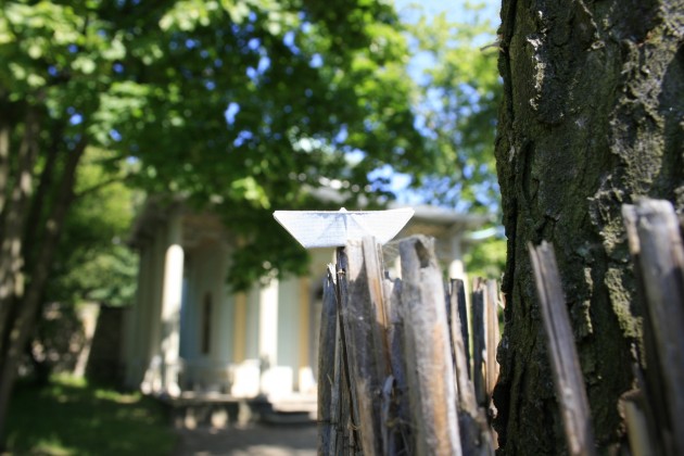 Das Schiffchen vor dem japanischen Pavillon im Park von Schloss Pillnitz.