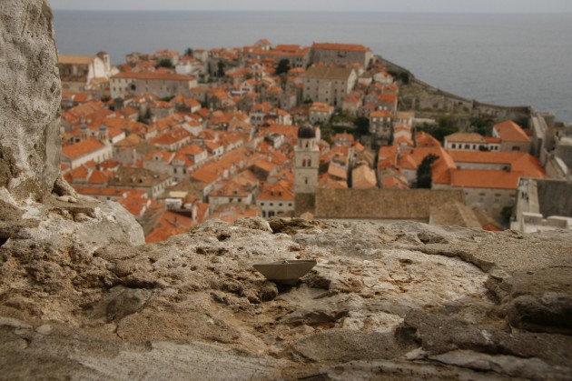 Das Schiffchen auf den Stadtmauern von Dubrovnik / Kroatien.