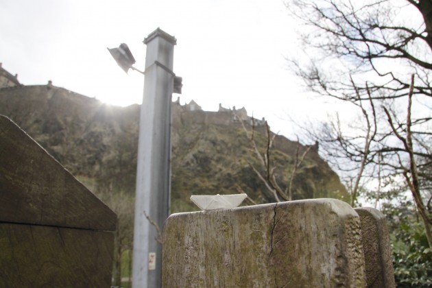 Das Schiffchen in den Princes Street Gardens unterhalb von Edinburgh Castle.