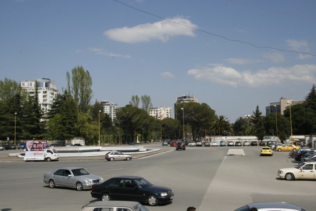 Auf dem Mutter-Teresa-Platz in Tirana