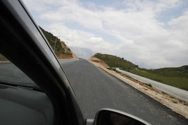 Über albanische Baustellen zwischen Gjirokaster und der albanisch-griechischen Grenze