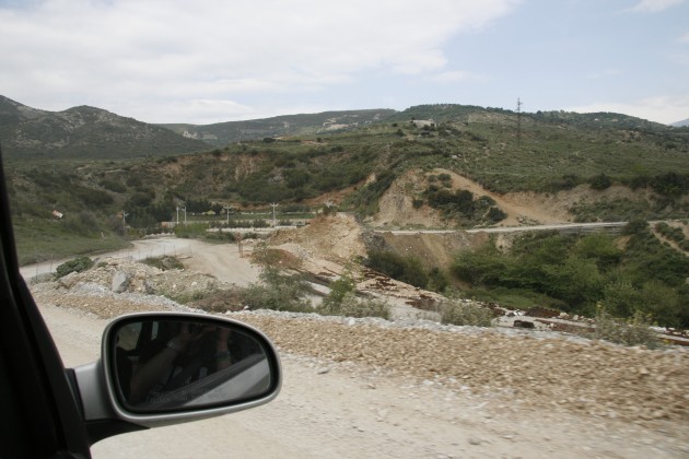 Über albanische Baustellen zwischen Gjirokaster und der albanisch-griechischen Grenze