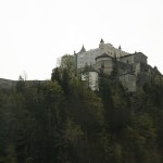 Burg neben Tauernautobahn