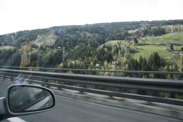 Auf der Tauernautobahn A10 in Österreich