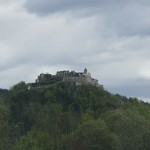 Burg neben Tauernautobahn