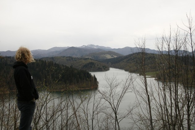 Kurze Rast am See Omladinsko Jezero in Kroatien auf dem Weg nach Rijeka