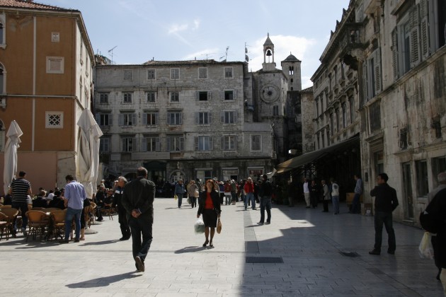 Auf dem Hauptplatz Narodni in der Altstadt von Split.