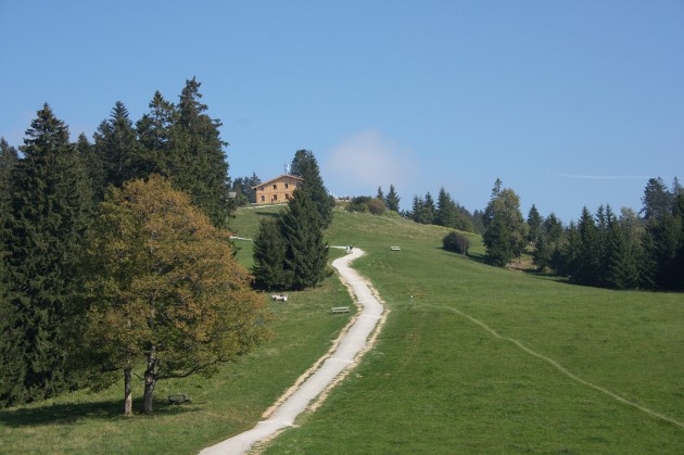 Blick zur Almwirtschaft oberhalb vom Tegernsee