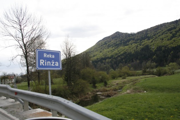 Unterwegs in Slowenien auf dem Weg von Ljubljana nach Split in Kroatien auf der Straße 106, Überquerung der Rinza in der Nähe von Kocevje