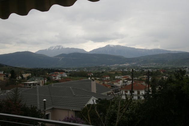 Blick vom Haus in Neokaisaria nach Westen auf die Ausläufer des Romaros-Massivs.