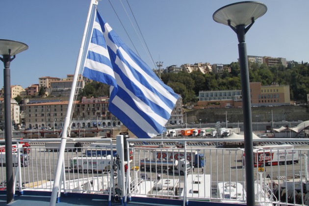 Auf dem Sonnendeck der Fähre im Hafen von Ancona.