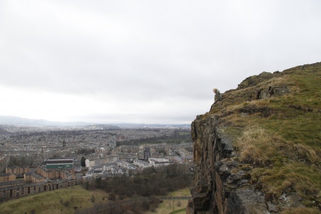 Arthur’s Seat, Edinburghs Hausberg, Steilwand an der Stadt