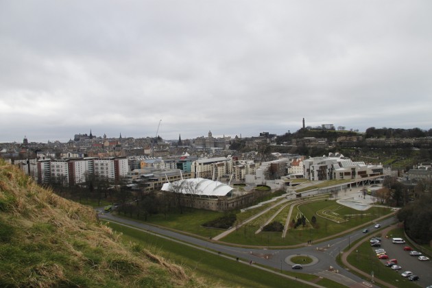 Blick auf Edinburgh von Arthutr’s Seat aus.