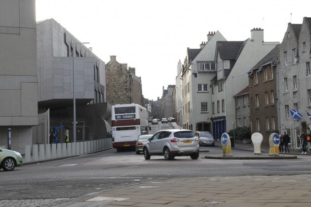 Straßen in Edinburgh rund um das Parlament