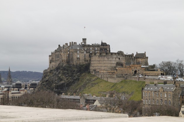 Blick auf Edinburgh Caslte vom Schottischen Nationalmuseum aus