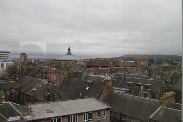 Blick über Edinburgh vom Schottischen Nationalmuseum aus