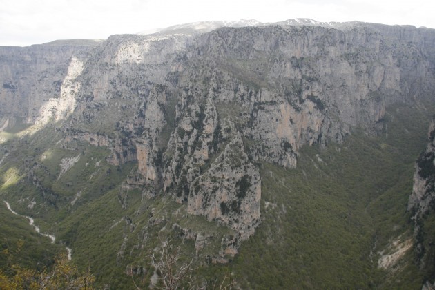 Vikos-Schlucht etwa 2,5 km nördlich von Monodendri