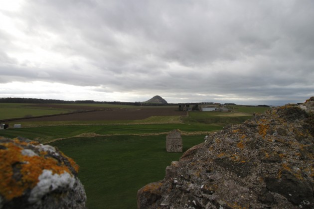 Blick auf The Law von Tantallon Castle