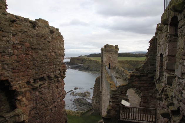 Auf den Mauern von Tantallon Castle