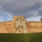 Tantallon Castle, Vorhof