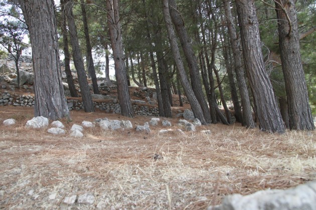 Am westlichen Rand der Akropolis von Sami