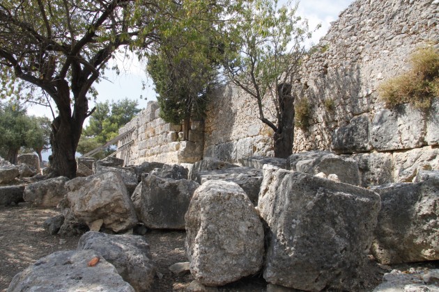 Westliche Ruinen der antiken Akropolis von Sami