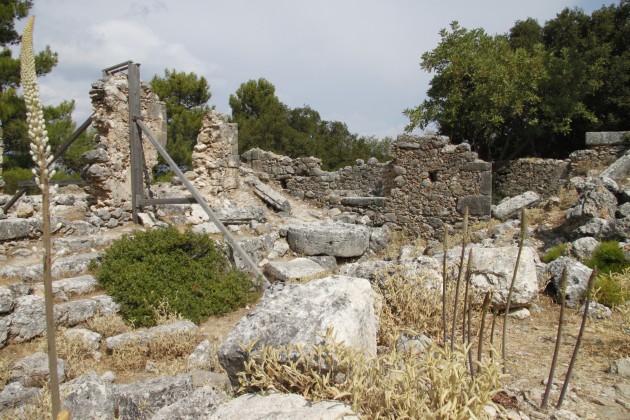 Westliche Ruinen der antiken Akropolis von Sami