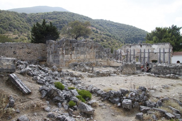 Westliche Ruinen der antiken Akropolis von Sami