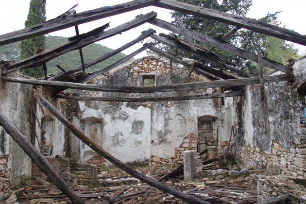 Ruinen eines beim Erdbeben von 1953 zerstörten Dorfes auf Kefalonia