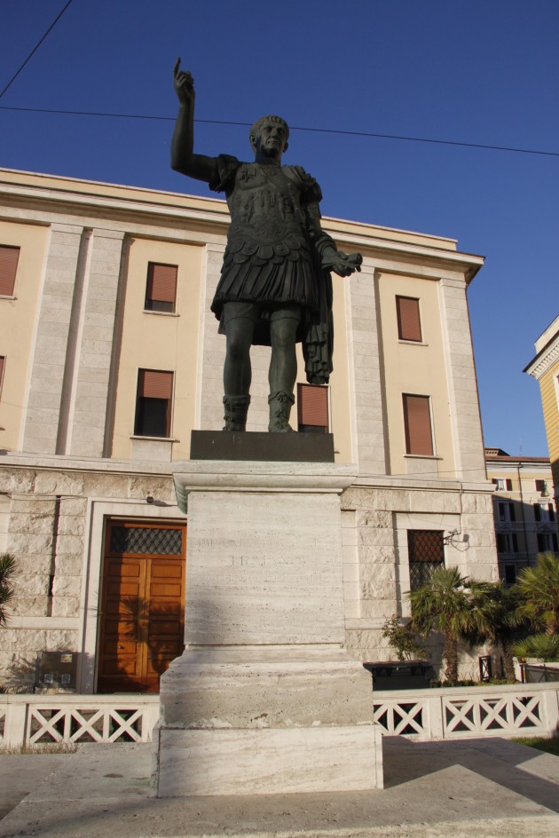 Statue von Kaiser Trajan in Ancona