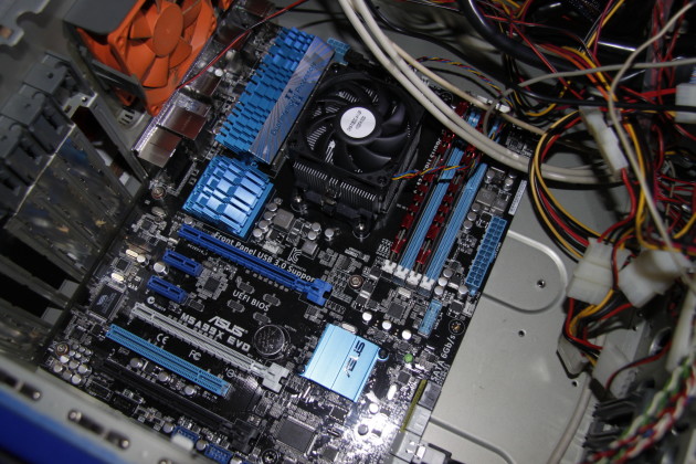 ASUS M5A99X EVO Mainboard mit AMD Phenom II X6 1045T und 8GB DDR3 2133MHz RAM