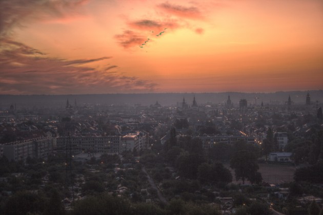 Dresden im Morgenrot, von der Braunsdorfer Straße 125, Blick Richtung Osten