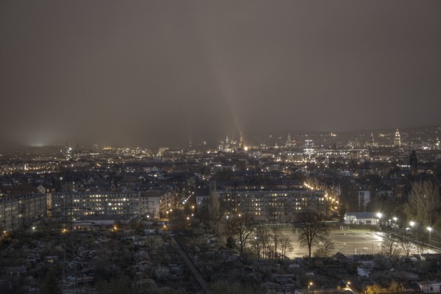 Dresden bei Nacht von der Braunsdorfer Straße 125 Richtung Osten