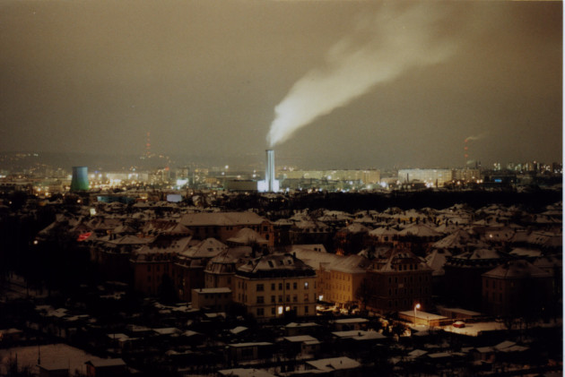 Dresden bei Nacht, fotografiert vom Haus Braunsdorfer Straße 125, Blick in Richtung Ost