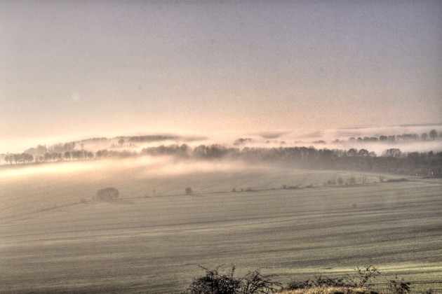 Herbstnebel über dem Hüssenberg und der Ostwestfalenstraße